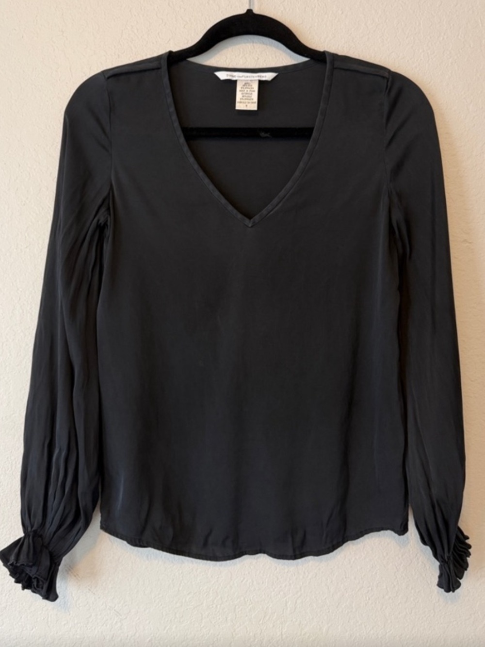 Diane Von Furstenberg Black V-Neck Long Sleeve Blouse